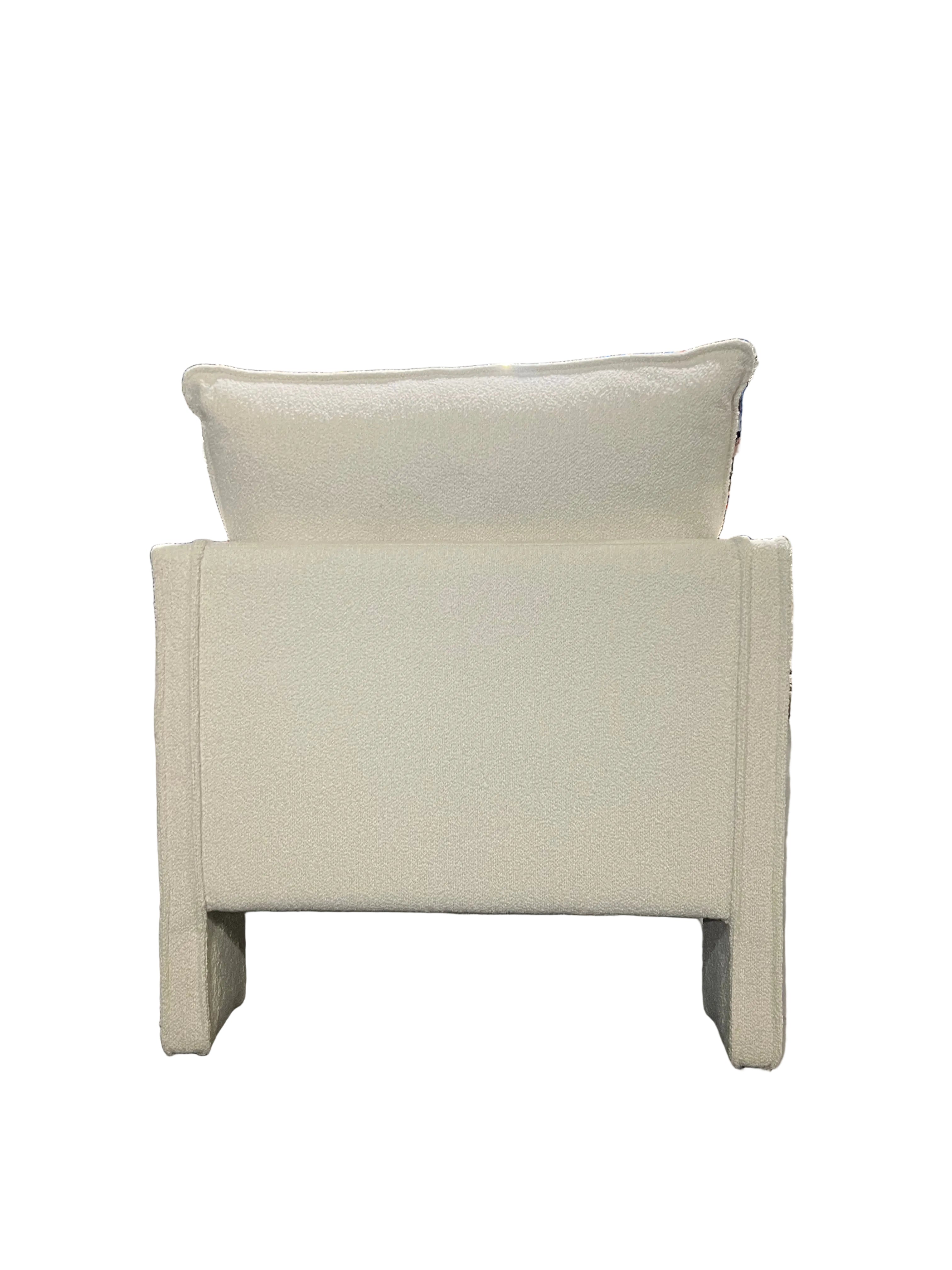 LOUNGE CHAIR - BOUCLE